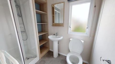 Reduced for remaining breaks for May,Jun,Jul for 6berth caravan partial sea & beachview, Haven littlesea, Weymouth House in Weymouth