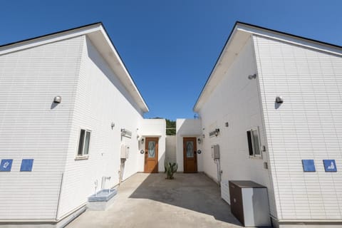 Property building, Day