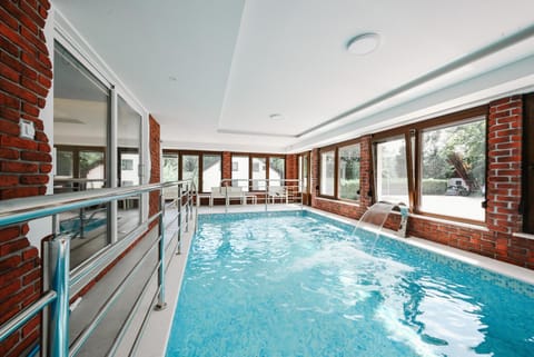 Swimming pool, Swimming pool