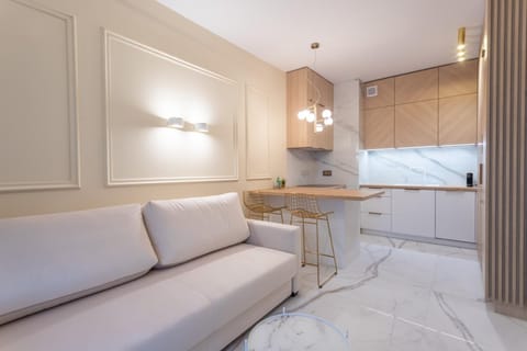 Kitchen or kitchenette, Living room, Seating area, Dining area, pet friendly, stove