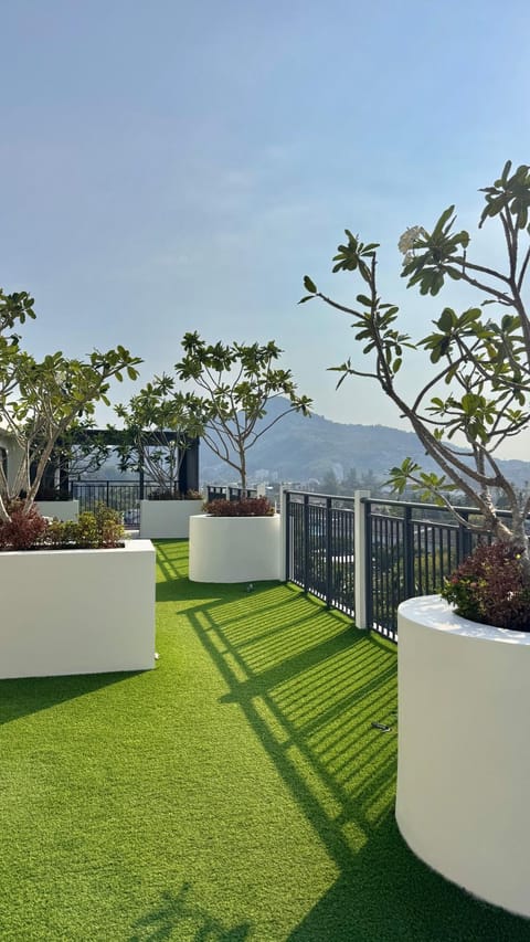 Natural landscape, Garden, Garden, Balcony/Terrace, Mountain view