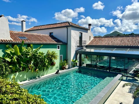 Property building, Balcony/Terrace, Swimming pool