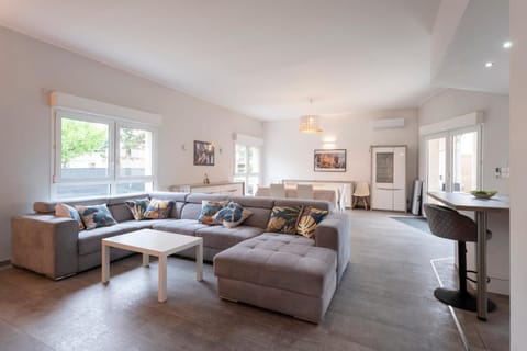 Le Château Jeannot House in Thionville