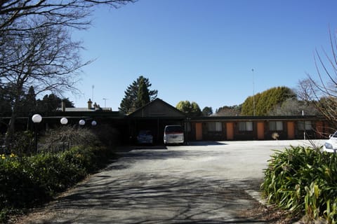 Restaurant/places to eat, Facade/entrance, Bowling, Garden, Lobby or reception, Food and drinks, Photo of the whole room, Tennis court, Lunch, Dinner, Alcoholic drinks, Family