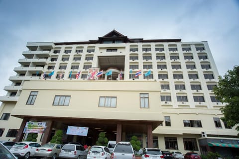 Property building, Restaurant/places to eat, On-site shops, Lobby or reception, Banquet/Function facilities, Meeting/conference room