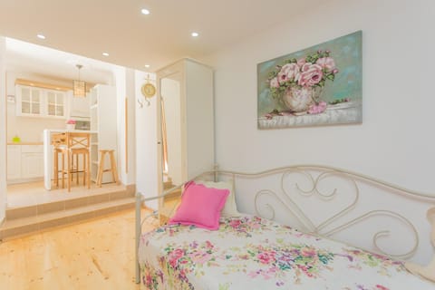 Living room, Photo of the whole room