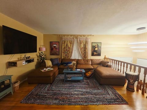 Blue Boho Music and Meme House Four Bedroom Home with Arcade near Westport Plaza House in Maryland Heights