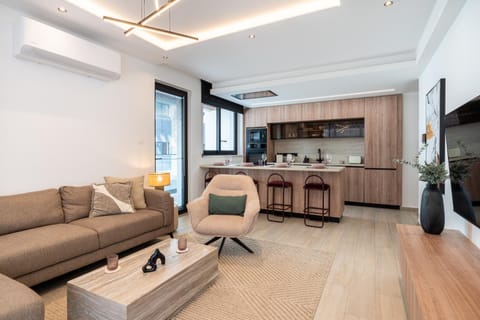 TV and multimedia, Kitchen or kitchenette, Living room, Seating area, Dining area
