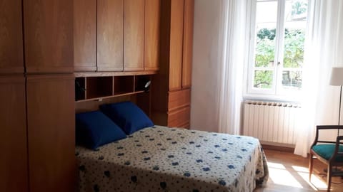 Bed, Photo of the whole room, wardrobe