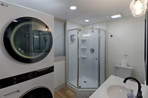 Shower, Bathroom, washing machine, dryer