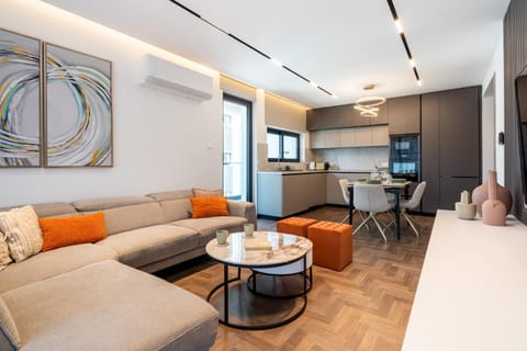 Kitchen or kitchenette, Living room, Seating area, Dining area