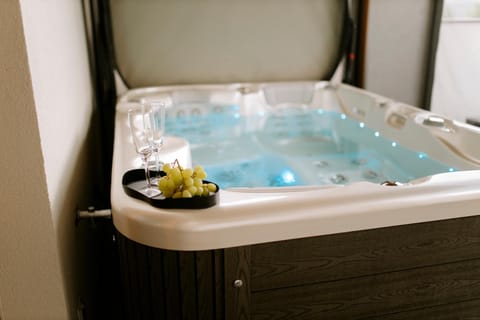 Hot Tub, Spa and wellness centre/facilities