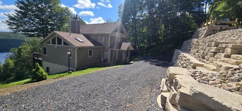 American Dream- 5 bedroom dog-friendly with hot tub, pool table and more! House in Deep Creek Lake