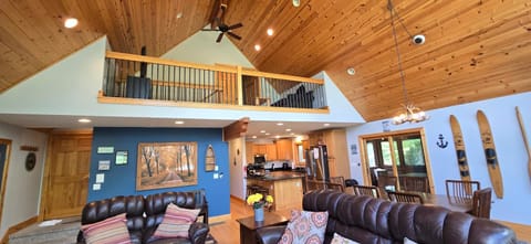The Lake House- 5 bedroom in quiet area with hot tub and pool table House in Deep Creek Lake