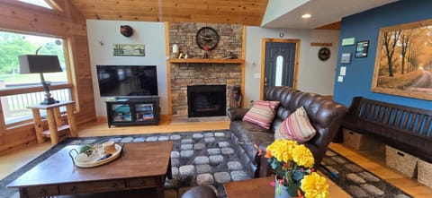 The Lake House- 5 bedroom in quiet area with hot tub and pool table House in Deep Creek Lake