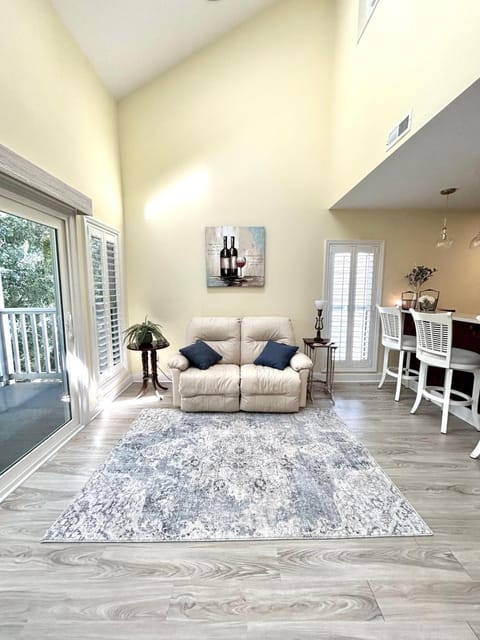 Patio, Living room
