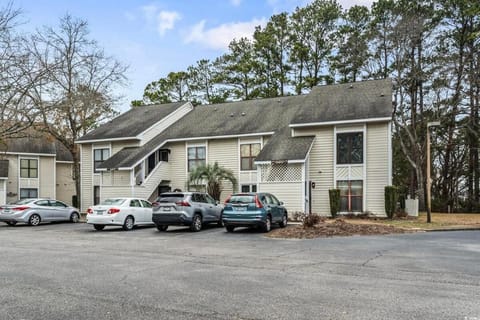 Property building, Neighbourhood, Street view, Location, Parking
