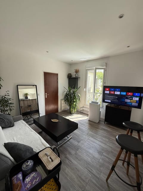 Communal lounge/ TV room, TV and multimedia, Living room, Seating area