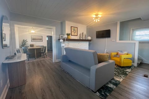 TV and multimedia, Living room, Seating area