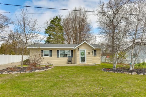 Pet Friendly with Yard 1 Mi to Wilson State Park House in Harrison