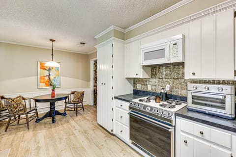 Healthcare-Worker Hub 2 Mi to Texarkana Hospitals! House in Texarkana