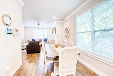 Walk-to-Campus 6BR Retreat - Steps to Razorback Stadium & UA House in Fayetteville