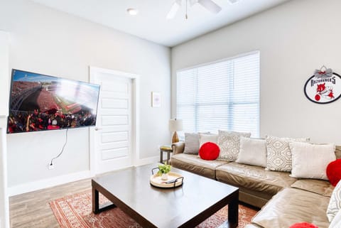 Walk-to-Campus 6BR Retreat - Steps to Razorback Stadium & UA House in Fayetteville