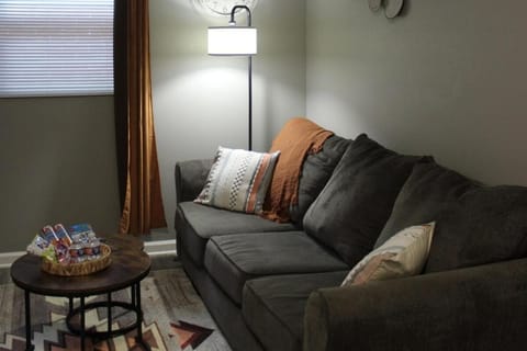 Little Rock - Capital Manor Retreat, Steps Away from Downtown Apartment in Little Rock