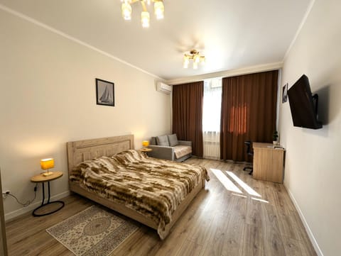 Bed, TV and multimedia, Bedroom