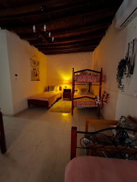 DC Family Home & Garden - Traditional village house House in Peyia