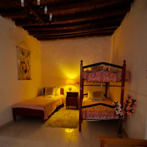 DC Family Home & Garden - Traditional village house House in Peyia