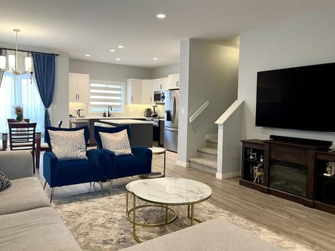 Communal lounge/ TV room, Living room, Seating area