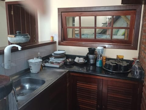 Coffee/tea facilities, Kitchen or kitchenette, Food and drinks, stove
