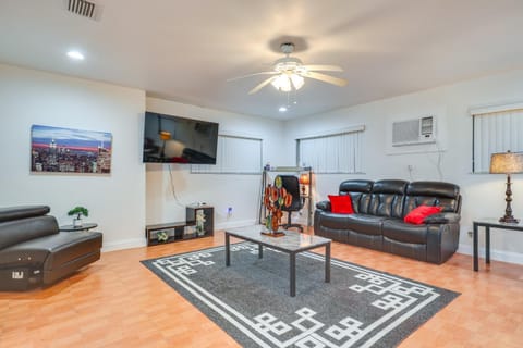 Easy World Cup Getaway Less Than 3 Mi to Hard Rock Stadium House in Miami Gardens