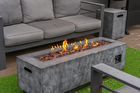 Modern 4BR Family Friendly Retreat with Hot tub House in Westminster