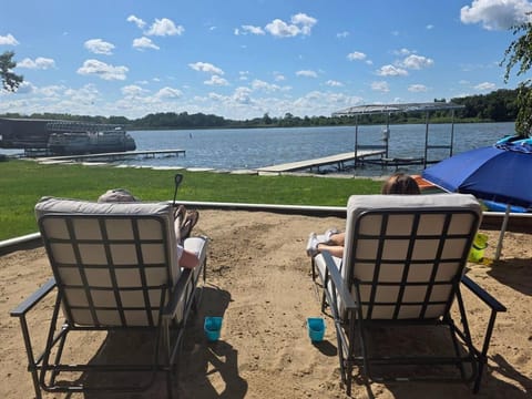 3Bed 2Bath Luxury Lake House on Myers Bay Private Pier Beach Firepit and Deck House in Fox Lake