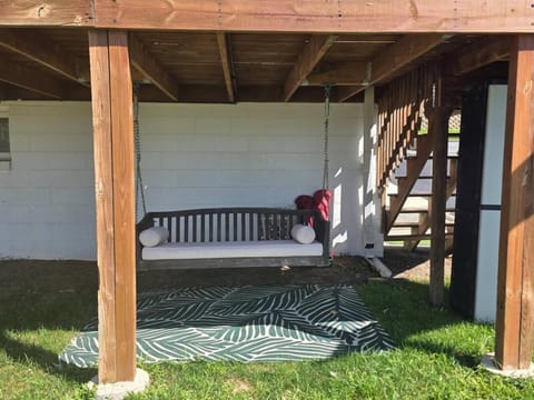 3Bed 2Bath Luxury Lake House on Myers Bay Private Pier Beach Firepit and Deck House in Fox Lake