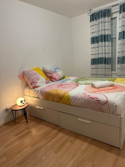 Chambre chez Flore, Versailles Thoiry, France, miniature Apartment in Île-de-France