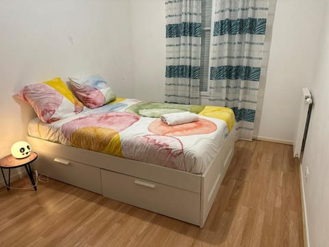 Chambre chez Flore, Versailles Thoiry, France, miniature Apartment in Île-de-France