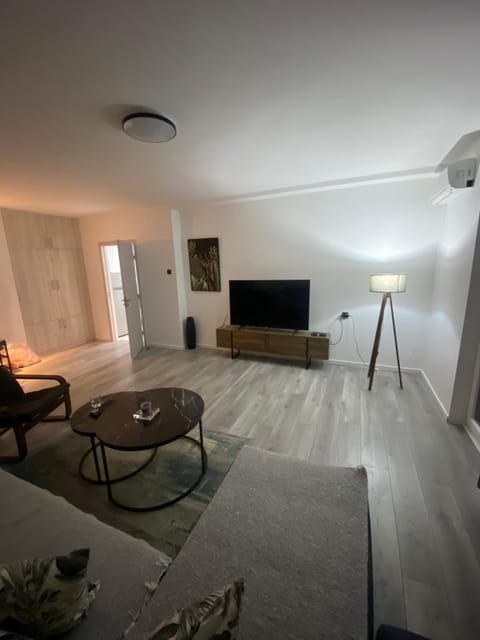 Bed, Living room, Photo of the whole room