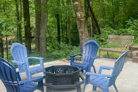 Peak and Pond Retreat House in Sky Valley