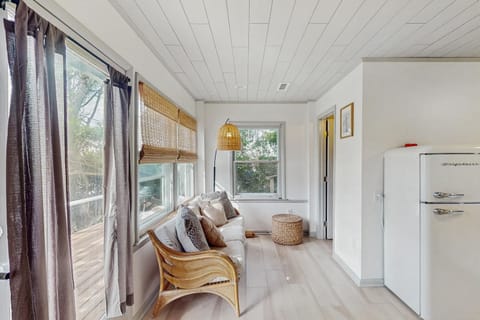 Steps to Sandy Shore! Couples Retreat in Surf City Apartment in Surf City