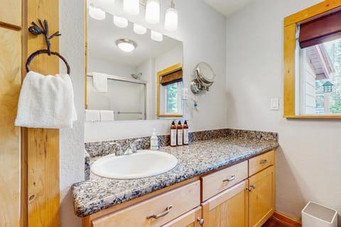 Tata Cabin Cabin in South Lake Tahoe