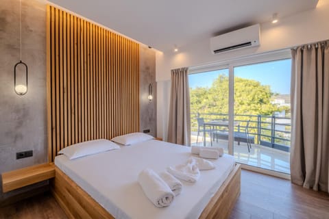 Bed, View (from property/room), Balcony/Terrace, Photo of the whole room, Bedroom, towels, air conditioner