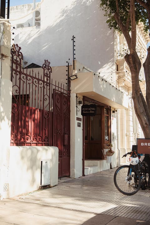 Facade/entrance