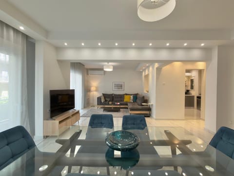 TV and multimedia, Living room, Dining area