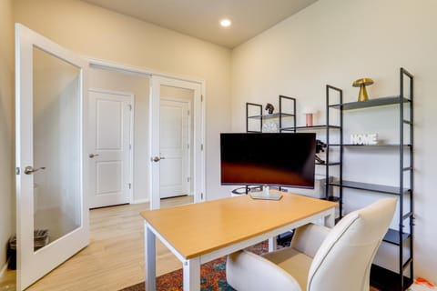 Less Than 2 Mi to Gaylord Rockies Remote-Work Hub with Gym! House in Commerce City