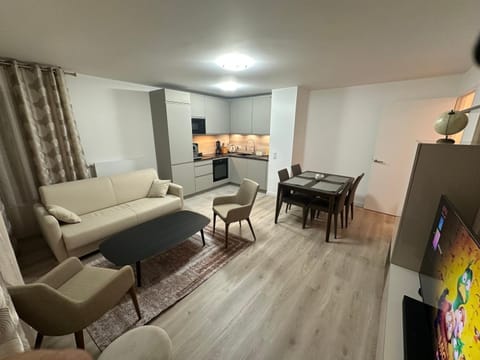 TV and multimedia, Seating area, Dining area