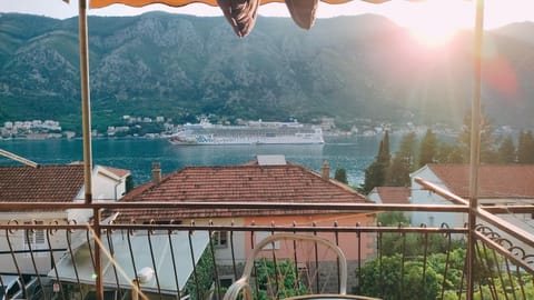 Nearby landmark, Neighbourhood, Natural landscape, Balcony/Terrace, Decorative detail, Seating area, Text overlay, Mountain view, Sea view