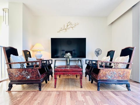 4BR 2BA Downtown-View Cozy House with Parking, Pet-Free Bed and Breakfast in Vancouver
